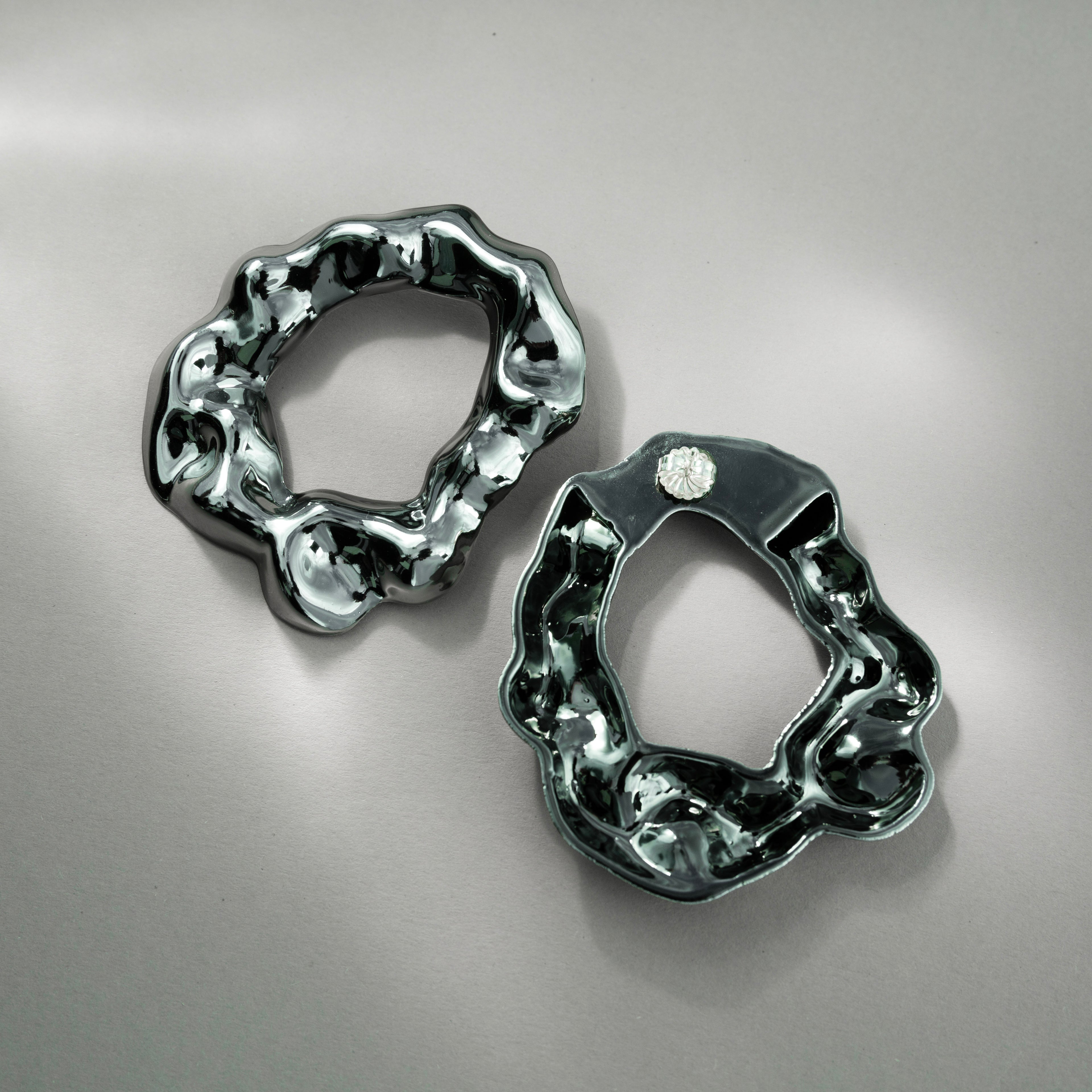 ENNE HAUTE round black earrings
