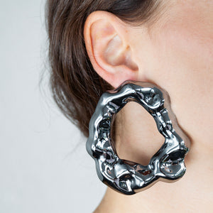 ENNE HAUTE round black earrings