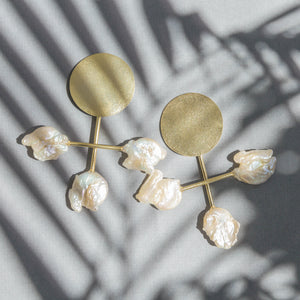 Sigrid Kuusk, Nature Morte, gold, Kesh pearl, shine. Estonian design.
